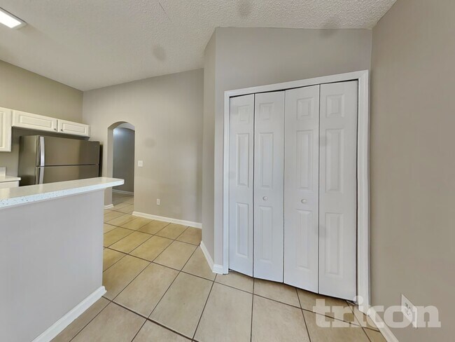 Foto del edificio - 883 Oak Arbor Cir