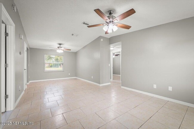 Foto del edificio - 7945 Herlong Rd