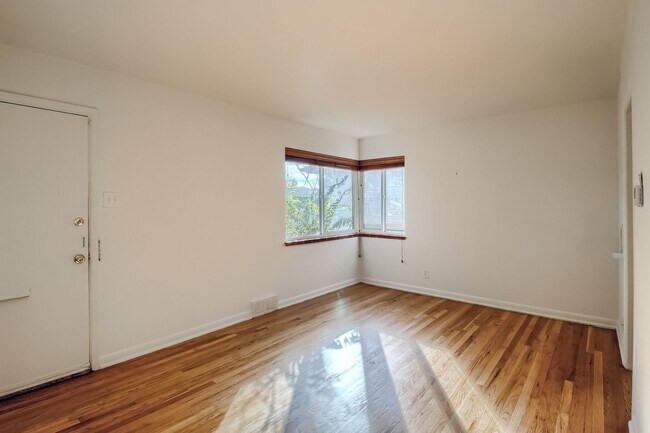 Building Photo - Modern 3 Bedroom Gem in Vibrant Denver Nei...