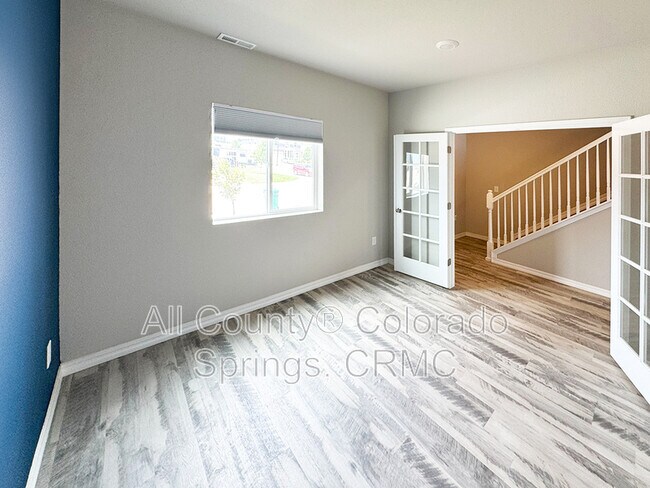 Building Photo - 5975 Mumford Dr.