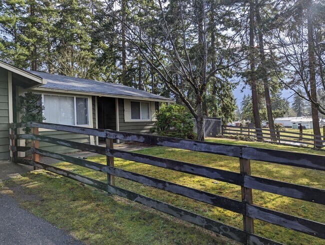 Foto del edificio - 13527-13529 4TH AVE CT E
