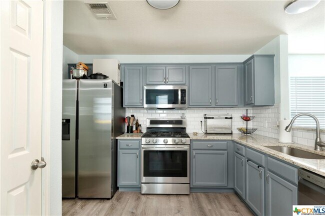 Building Photo - 2723 Fairview Dr