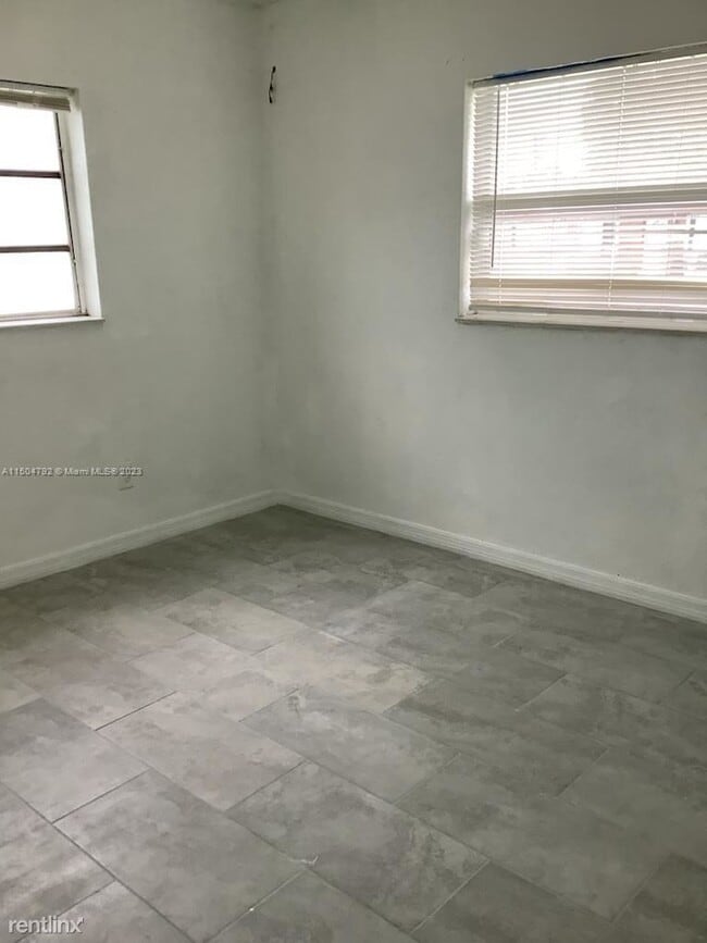 Building Photo - 3 br, 1 bath House - 22301 SW 115th Ave # 0