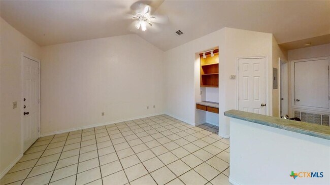 Building Photo - 412 Burleson St