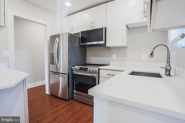 Foto del edificio - 21411 Montgomery Ave