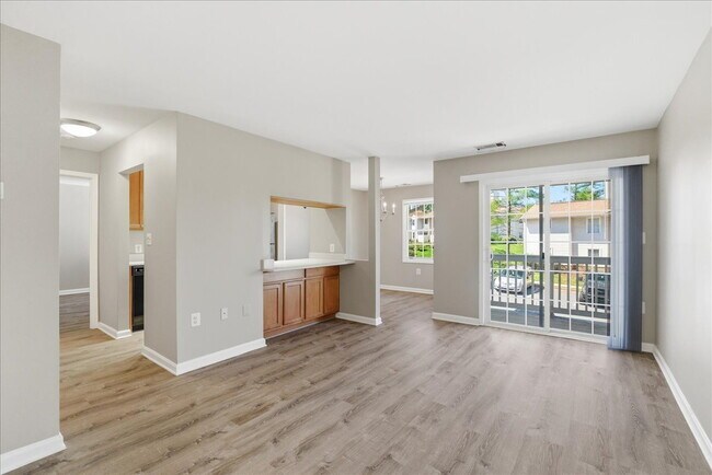 Foto del edificio - "Charming 2-Bed Oasis: Cozy 780 Sq Ft Retreat in Sterling, VA!"