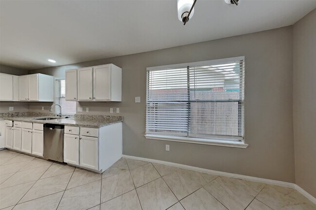 Foto del edificio - 4959 Sentry Woods Ln