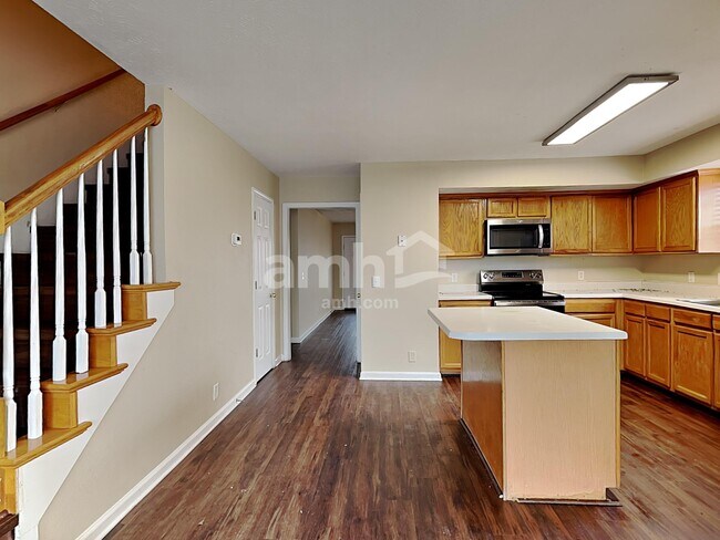 Foto del edificio - 913 Tom Hailey Blvd