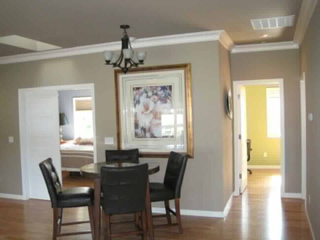 Foto del edificio - 20010 Marine View Dr SW