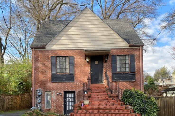 Foto principal - 834 Barnett St NE