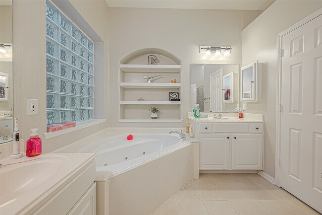 Foto del edificio - 4202 Stone Oak Ct