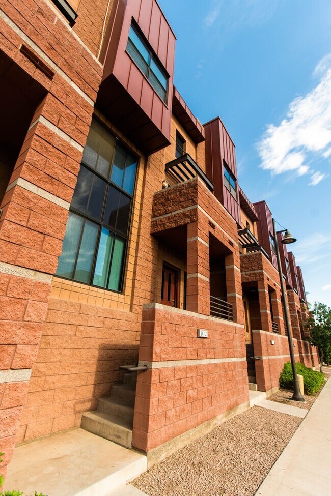 Foto del edificio - Downtown Tempe 2 Bedroom with LOFT 2 Bathroom, 2 Car Garage