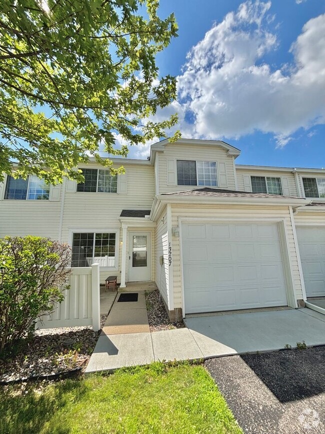 Building Photo - 13207 Bush Ln