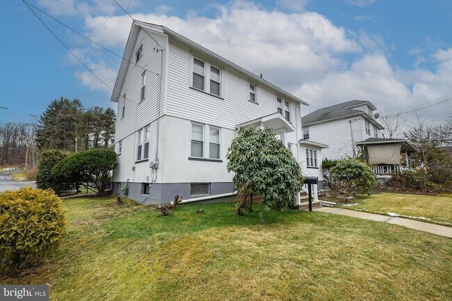 Foto del edificio - 2612 Olyphant Ave