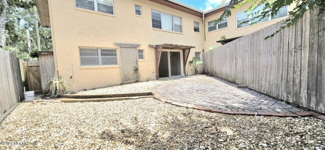 Foto del edificio - 4390 Herschel St