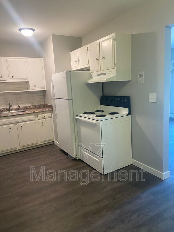 Building Photo - 5650 Pardee Ave