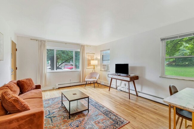 Building Photo - 2948 Wardall Ave