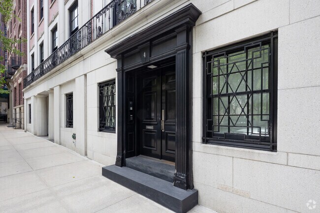 Entrance - 4-8 E 94th St
