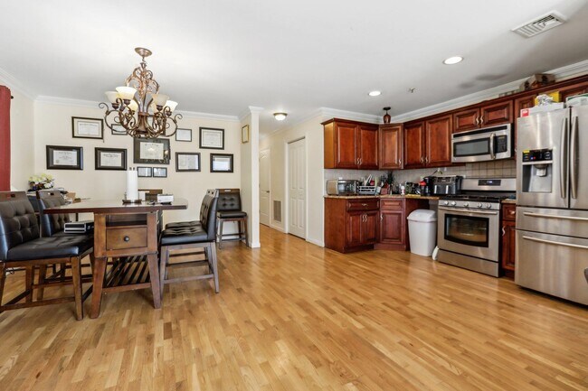 Building Photo - 6806 Madison St