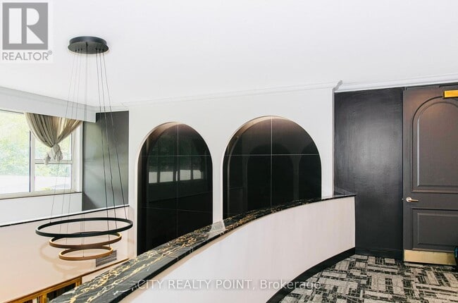 Photo du bâtiment - 10-710 Shallmar Blvd