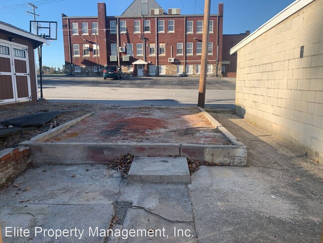 Foto del edificio - 3 br, 1 bath House - 934 N. Duke Street