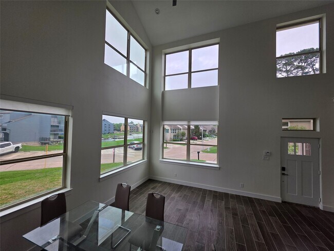 Foto del edificio - 12255 Trail Hollow Dr
