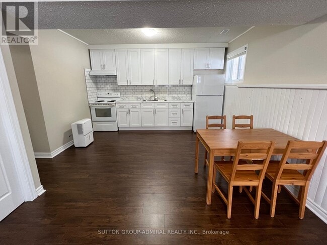 Building Photo - 104 Helena St