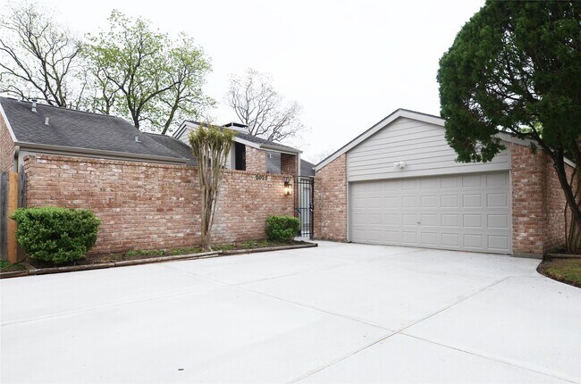 Foto del edificio - 2023 Woodland Springs St