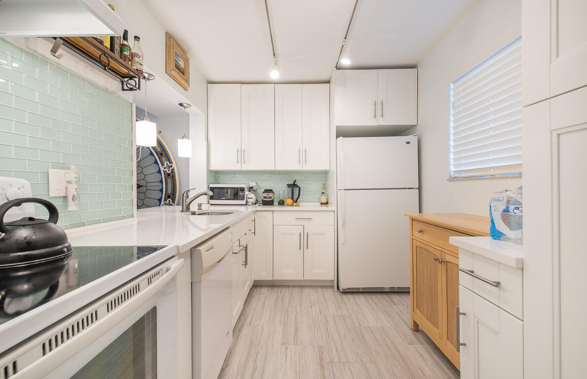 5220 Las Verdes Cir Unit 320, Delray Beach, FL 33484 Condo for Rent