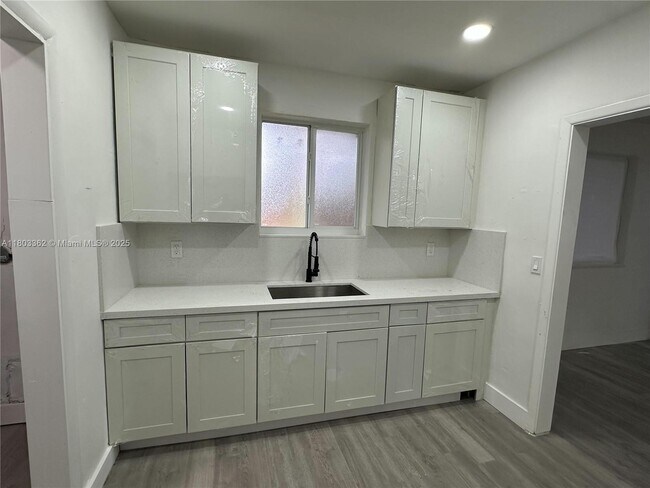 Foto del edificio - 2034 NW 69th Ter