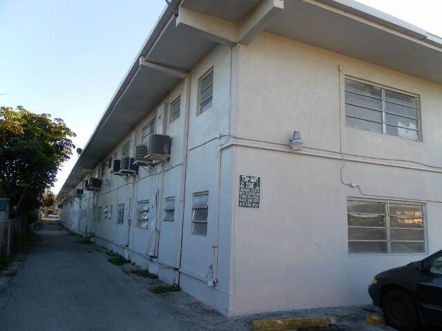 Building Photo - 4651 W Flagler St