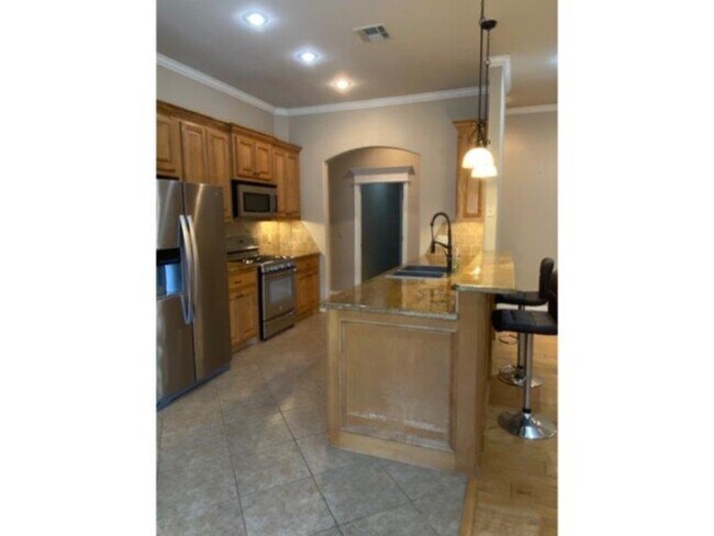 Foto del edificio - 2704 NW De Bracy Ave