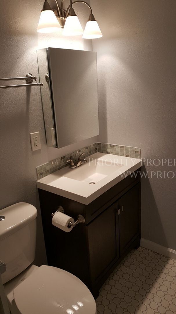 Foto del edificio - Beautiful Condo ~ Close to UNLV~ 2 Bed/1 B...