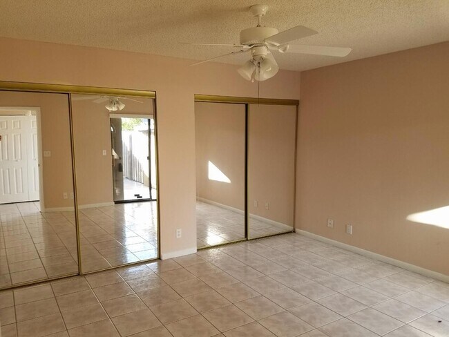 Foto del edificio - 3603 Waterview Cir