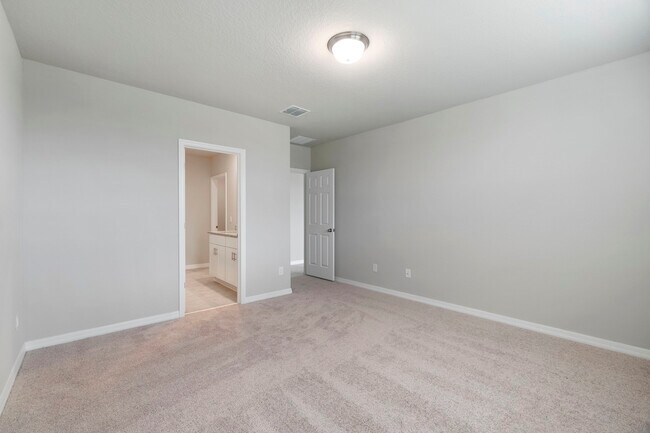 Building Photo - 121 Towns Cir