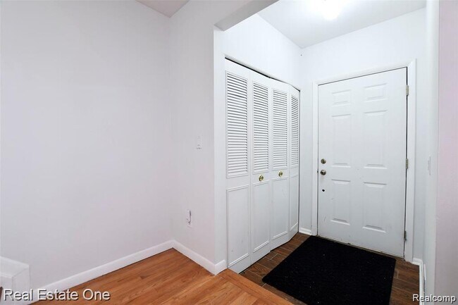 Foto del edificio - 509 N Fox Hills Dr