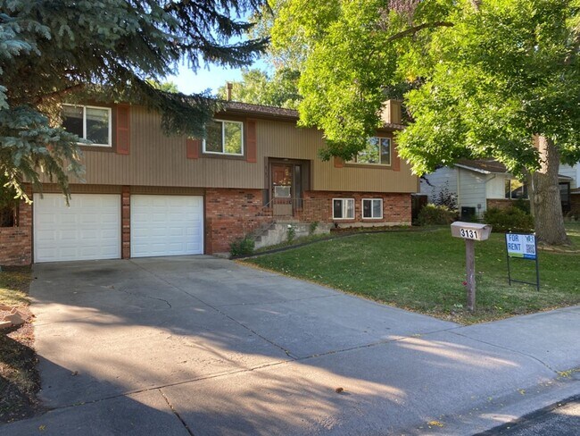 Foto del edificio - STUDENTS WELCOME! 5 Bedroom 3 Bathroom Bi-Level Single-Family Home in Midtown Fort Collins