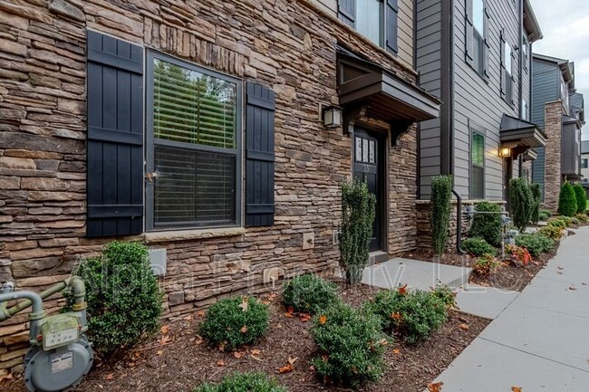 Foto del edificio - 120 Rollins Ave