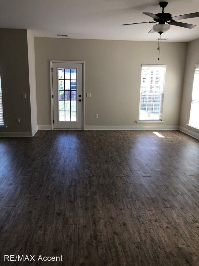 Building Photo - 4 br, 2.5 bath House - 221 Calm Oak Circle