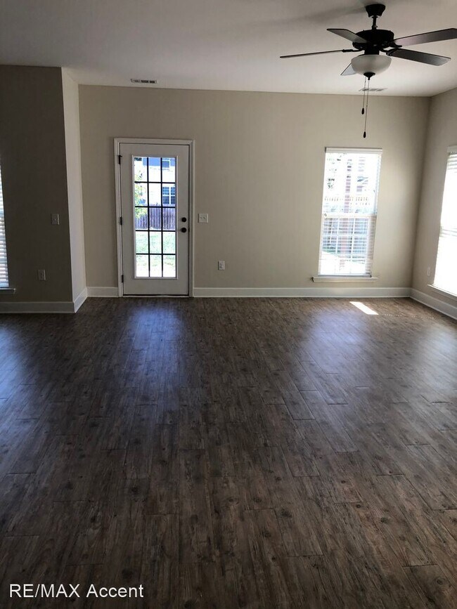 Foto del edificio - 4 br, 2.5 bath House - 221 Calm Oak Circle