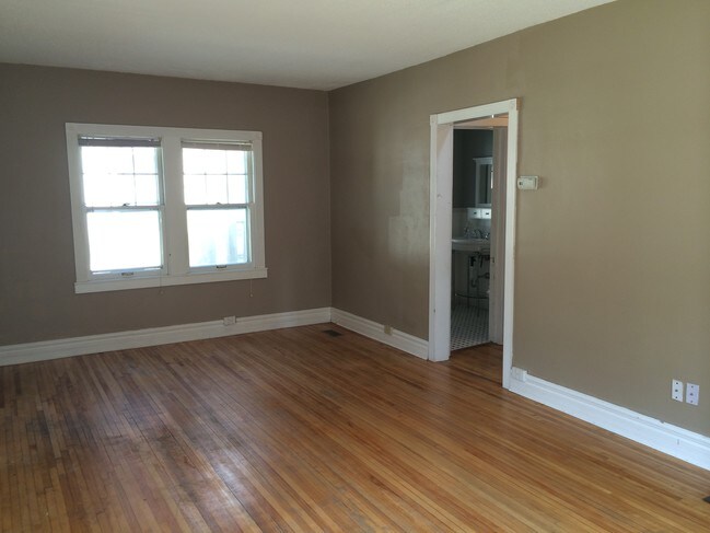 Living Room - 890 20th Ave SE
