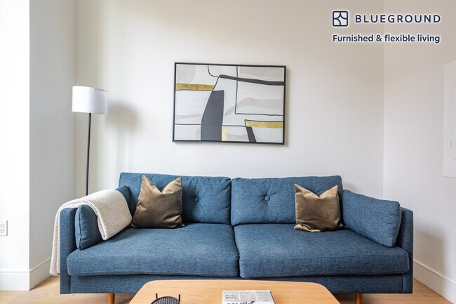 Foto del edificio - 312 W 43rd St