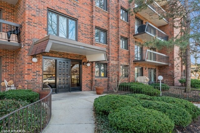 Primary Photo - 9201 Drake Ave