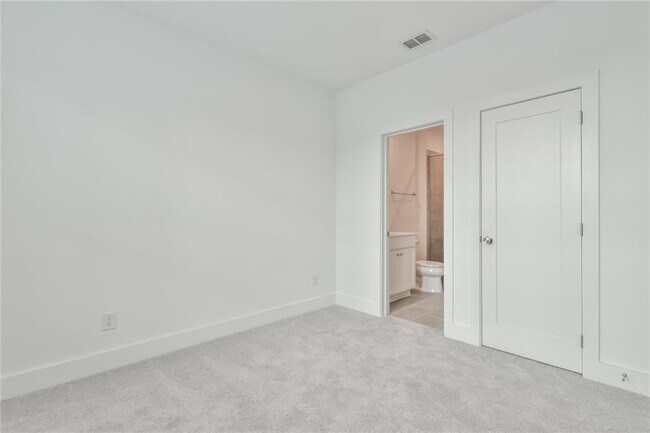 Foto del edificio - 490 Harmony Ter NW