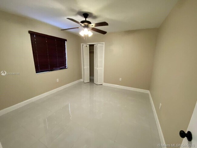Building Photo - 3480 SW 26th St