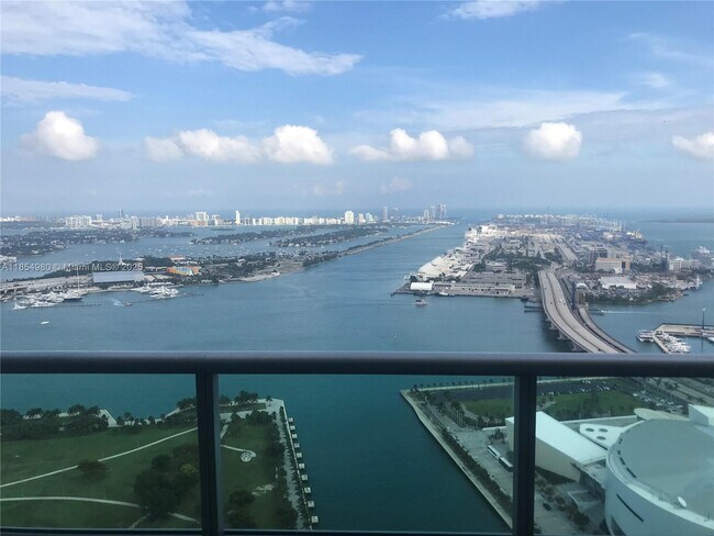Building Photo - 900 Biscayne Blvd