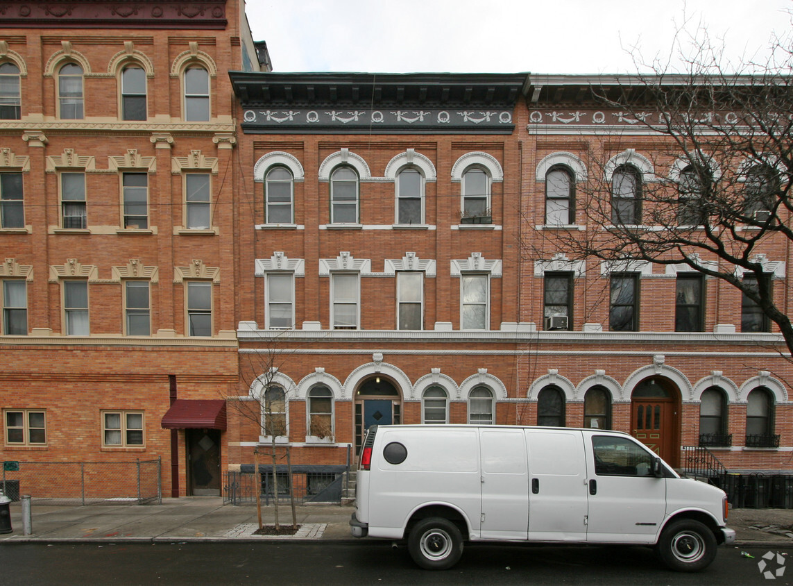 Building Photo - 71 Irving Ave