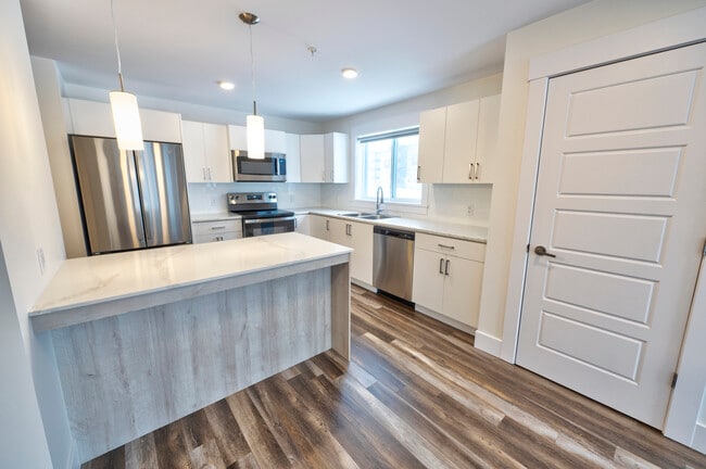 Building Photo - Manhattan Drive Community