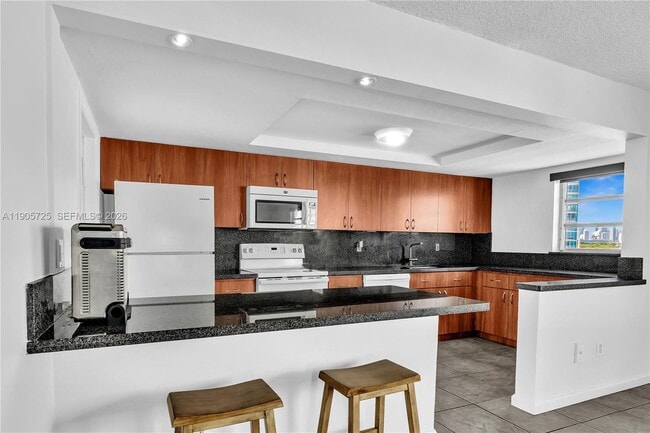 Building Photo - 1340 Lincoln Rd