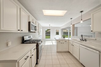 Building Photo - 15311 Bronze Leaf Ct